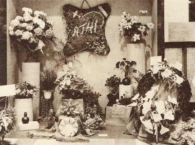 99656 Afbeelding van de stand van Utrechtse bloemisten, op de, door de Leo vereniging ter gelegenheid van het 9e ...